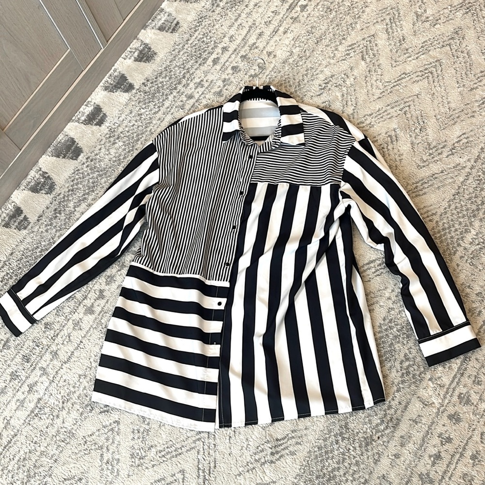 Women’s Large black and white stripes button up long sleeve office work shirt